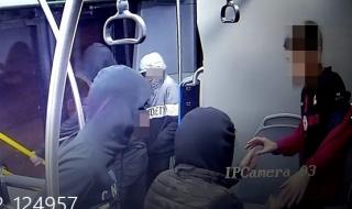 Ето ги  вандалите, съблекли и нанесли побой на 14-годишното момче с фланелка на ЦСКА