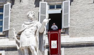 Папа Франциск очарован от срещата Тръмп-Ким Чен Ун