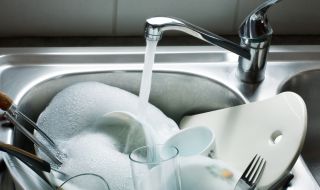 Прост трик подобрява качеството на препаратите за миене на съдове