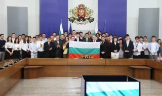Млади български учени завоюваха медали на международна олимпиада по лингвистика