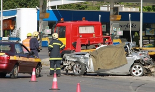 Двама курсанти гинат след удар в цистерна