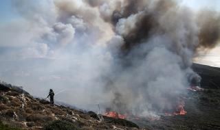 Огнеборци палят пожари заради пари