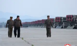 Севернокорейският лидер Ким Чен-ун значително е увеличил появите си на военни учения