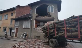 Общината в Белица ще съдейства за укрепване на къщата, в която се заби камион