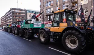 Хаос в сутрешния час пик: Фермерски протести с трактори в Германия