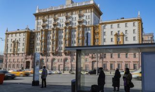 Прекръстиха площада около посолството на САЩ в Москва на „Донецка народна република“