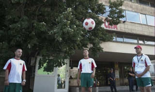 Мишо Шамара подкрепи протеста пред централата на ГЕРБ