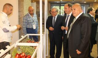 Ливан представя плодове и зеленчуци в София