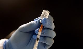 Виетнам се похвали с първата в света ваксина срещу африканска чума по свинете