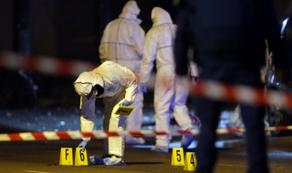 Бомба e избухнала пред бизнес център в Атина