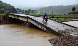 Петима загинали в наводненията в Китай