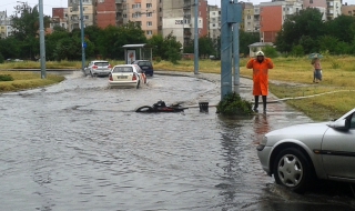 Проливен дъжд в Пловдив, опасност от градушка в Смолян