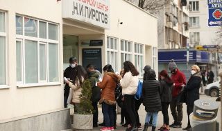 МЗ и СЗО умуват как да накарат българите да се ваксинират