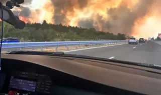 Възстановено е движението и в двете посоки на АМ "Тракия" след пожара край Пазарджик(ВИДЕО)