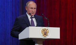 Путин обясни съкращението на разходите за отбрана