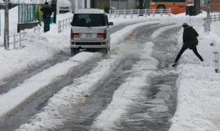 Трима загинаха заради тежките снеговалежи в Япония