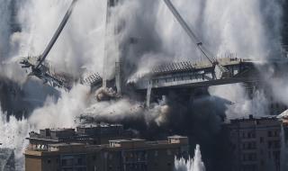 Взривиха моста-убиец в Генуа (СНИМКИ)