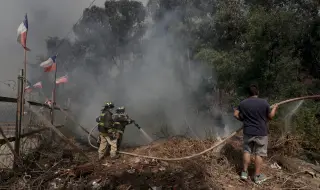 Жертвите на горските пожари в Чили вече са 122 ВИДЕО