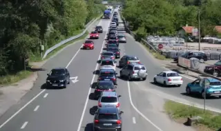 Отново тапа и километрични опашки в Кресненското дефиле
