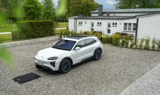 Porsche въведе безжично зареждане, над 100 цвята и автоматични врати в най-новия Cayenne