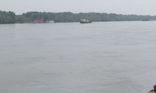 Фериботът "Оряхово-Бекет" е спрял докато река Дунав не нормализира нивото си