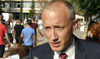 Образователният министър: Децата ще носят маски в училище не повече от половин час дневно