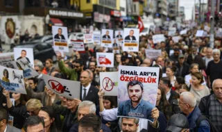 Хиляди протестираха в Турция заради арести на журналисти