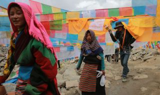 Вашингтон налага санкции на китайски служители, отделящи тибетски деца от семействата им