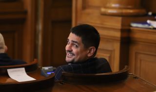 Повдигнаха обвинение на Радостин Василев за опит за принуда на народен представител
