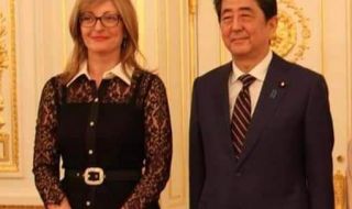 Екатерина Захариева се прости с Шиндзо Абе