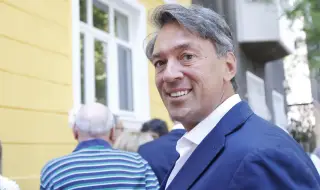 Синът на Кирил Маричков започна работа при премиера на Италия