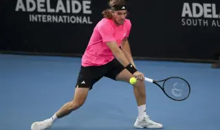 Стефанос Циципас отпадна още на старта в Аделаида след загуба от местен аутсайдер