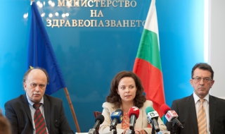 Все повече организации искат оставката на шефа на Здравната каса