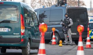 Полицията с акция в квартал в Страсбург