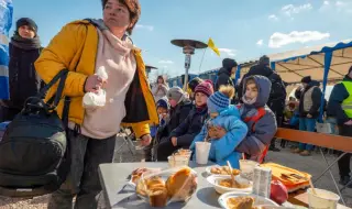 Украинци изхвърлиха безплатна прясна храна в боклука в Германия