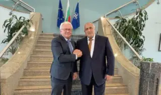 Бойко Борисов лично посрещна шефа на "Райнметал" ВИДЕО