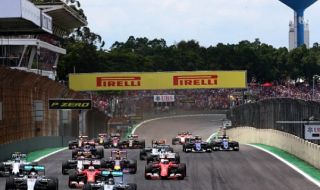 Феновете Формула 1 в Бразилия се отърваха на косъм (ВИДЕО)