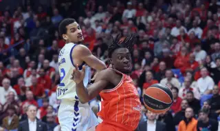 Апоел Тел Авив триумфира над Париж Баскет в зрелищен мач от Евролигата, игран в София