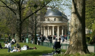 Мълния порази 11 души в Париж