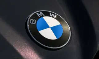 BMW въвежда новата си емблема във всички модели