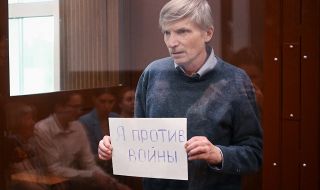 В Русия: Седем години за "Не на войната!"