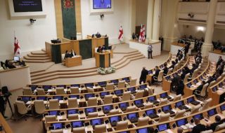 Депутати в грузинския парламент си спретнаха юмручен бой