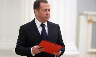 Медведев прогнозира разпадането на ЕС през 2023 г и други пророчества