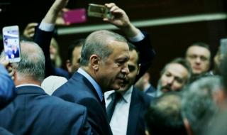 Ердоган се завърна в управляващата партия