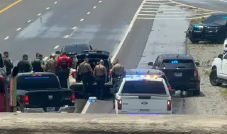 A bloody hostage drama closed an interstate highway in the US 