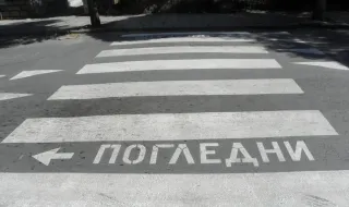 A minibus hit and killed a man on a pedestrian crossing in Smolyan