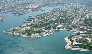 Руските сили отблъснаха атаката срещу кримското пристанище Севастопол