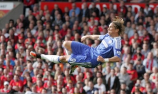 "Старата госпожа" спасява Челси...от Торес