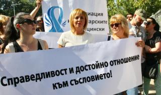 Манолова: Налага се да вършим работата на здравния министър