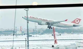 В Истанбул са отменени близо 400 полета